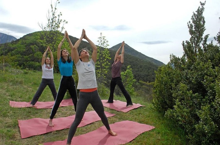 Yoga en pleine nature : la rando qui fait du bien !  MONTBRAND