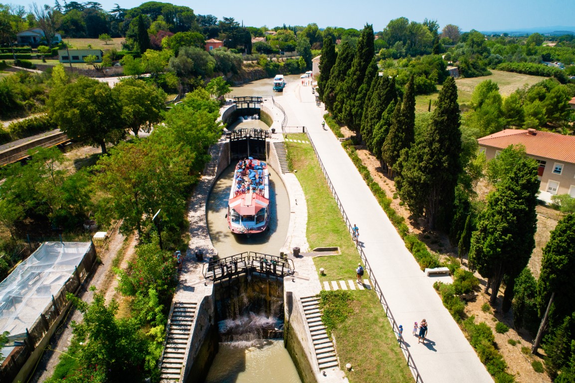 Passage des écluses et pont-canal de Béziers