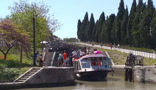 Passage des écluses et pont-canal de Béziers